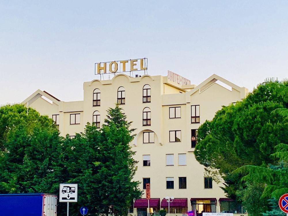 Il Grifo Hotel E Bisteccheria Toscana Montepulciano Stazione Eksteriør billede