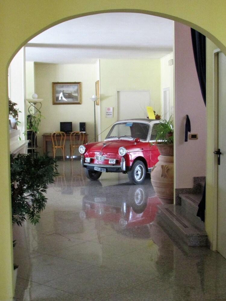 Il Grifo Hotel E Bisteccheria Toscana Montepulciano Stazione Eksteriør billede
