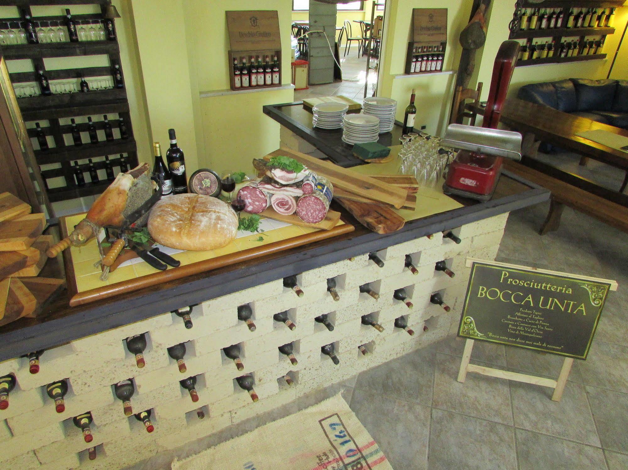 Il Grifo Hotel E Bisteccheria Toscana Montepulciano Stazione Eksteriør billede