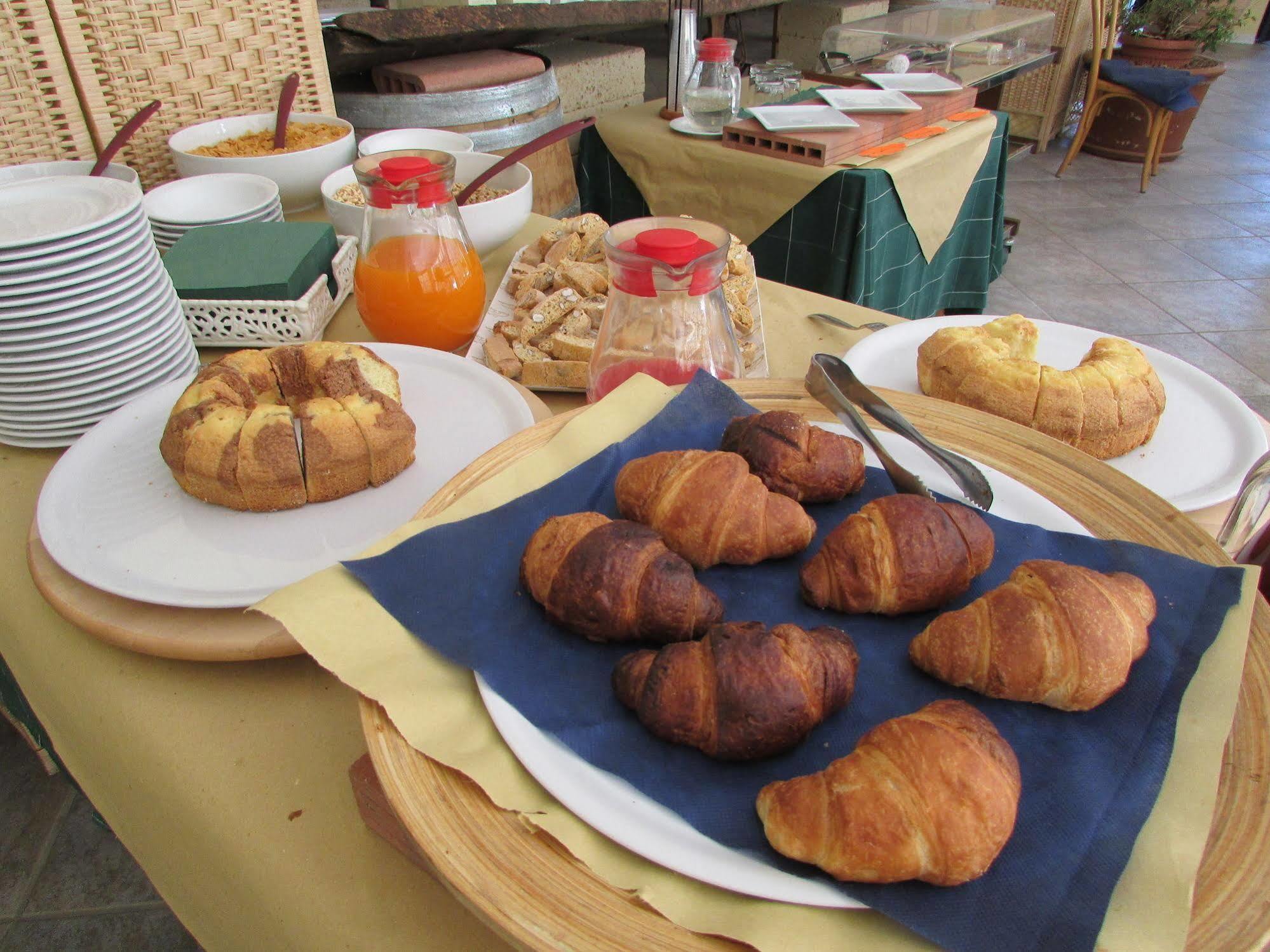 Il Grifo Hotel E Bisteccheria Toscana Montepulciano Stazione Eksteriør billede