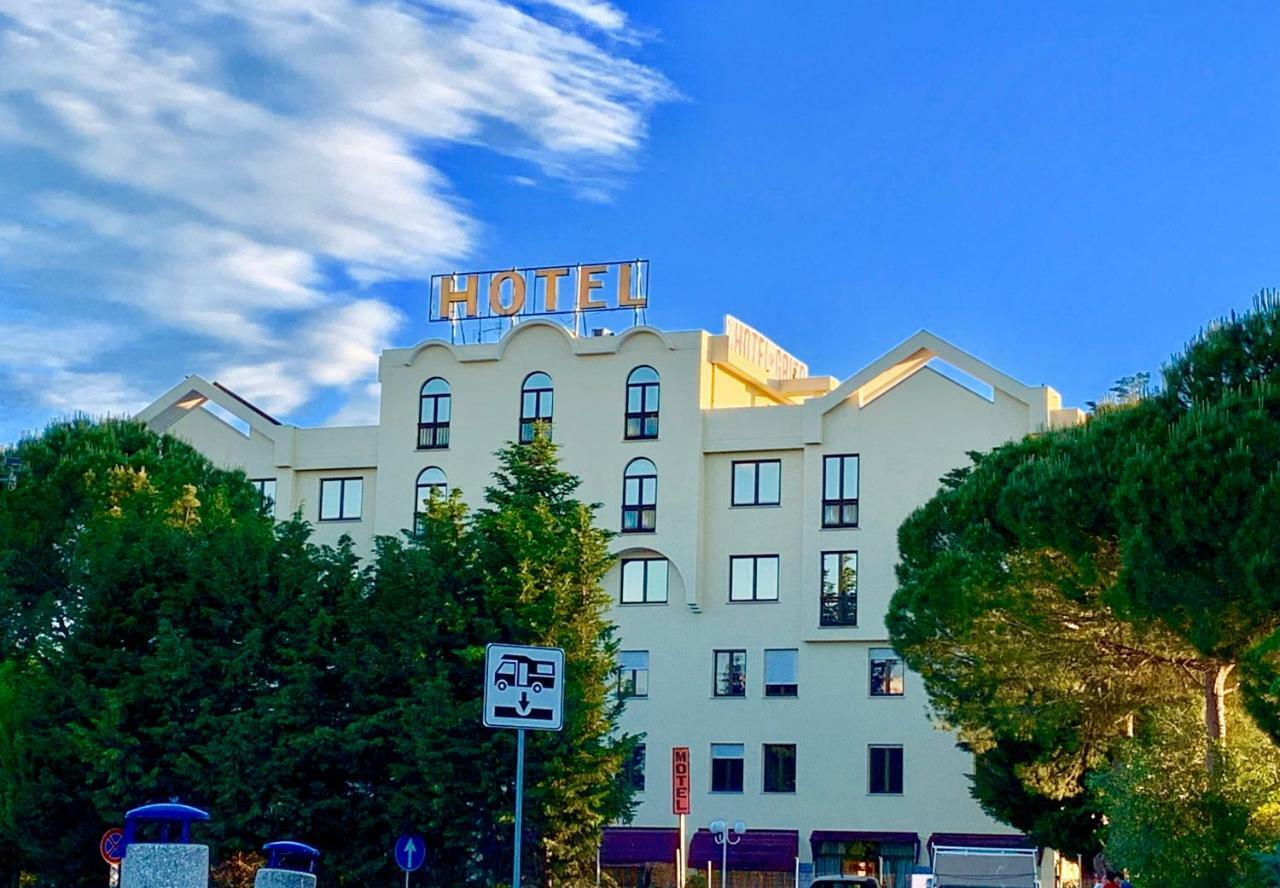 Il Grifo Hotel E Bisteccheria Toscana Montepulciano Stazione Eksteriør billede